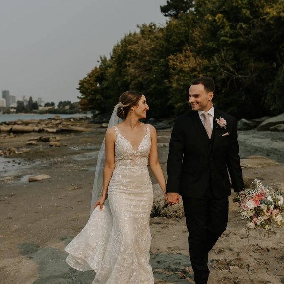 Wedding dress - Picture 2 of 7